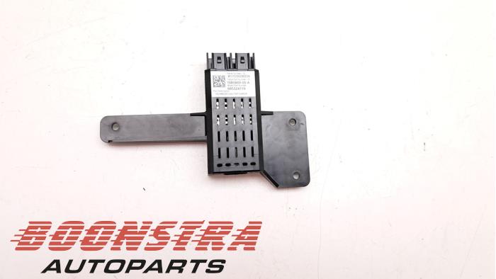 Usados Módulo USB Tesla Model S 75D Precio € 49,95 Norma de margen ofrecido por Boonstra Autoparts