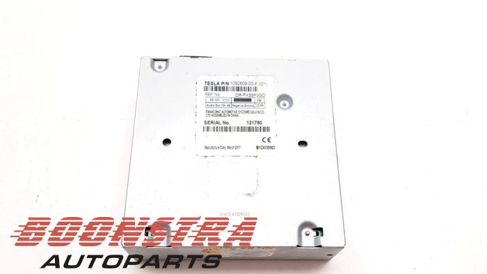 Używane Modul radiowy Tesla Model S 75D Cena € 124,95 Procedura marży oferowane przez Boonstra Autoparts