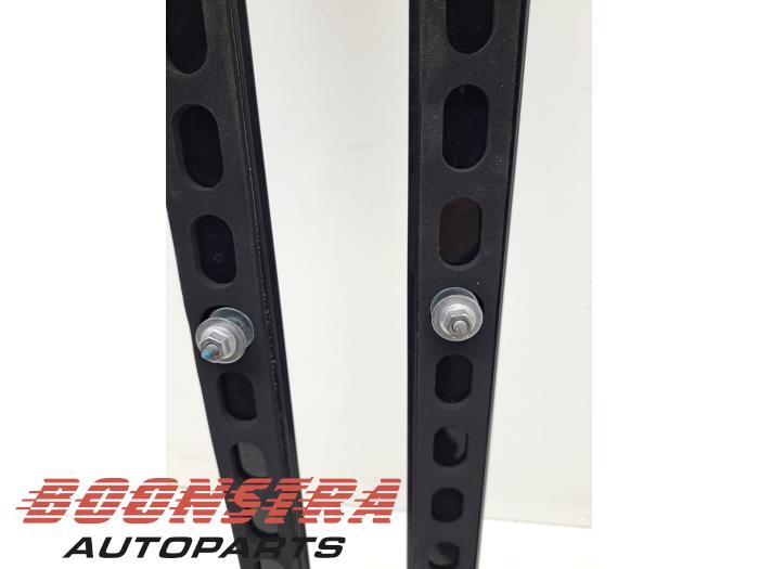 Roof rail kit Volvo XC40 1.5 T5 Twin Engine 16V - 31448382 VOLVO Synthetic