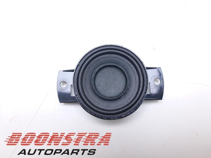 Używane Glosnik Landrover Range Rover IV (LG) 3.0 V6 P400 MHEV HST Cena € 34,95 Procedura marży oferowane przez Boonstra Autoparts