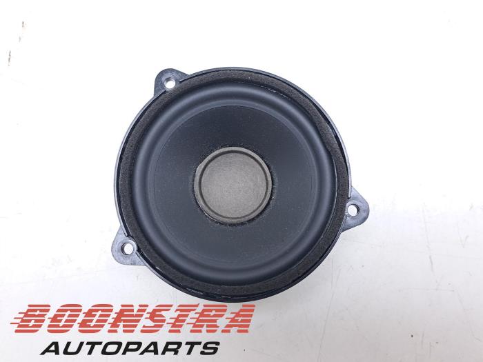 Używane Glosnik Landrover Range Rover IV (LG) 3.0 V6 P400 MHEV HST Cena € 24,95 Procedura marży oferowane przez Boonstra Autoparts