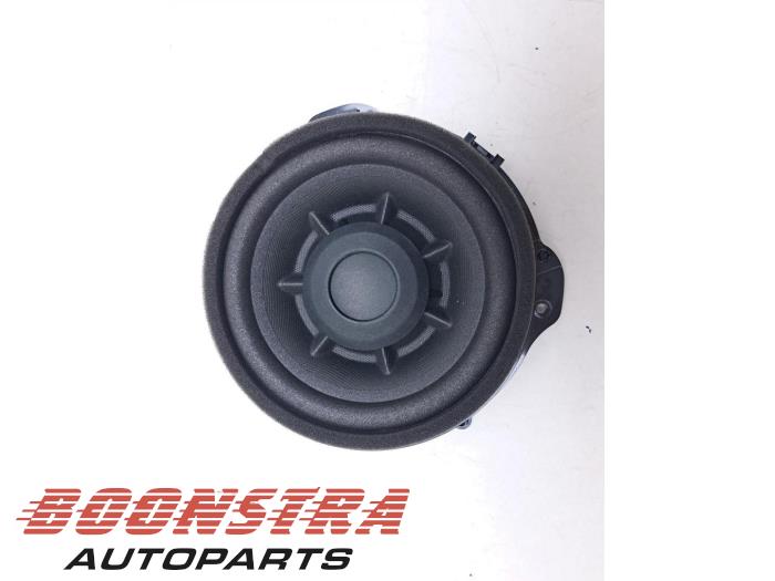 Begagnade Högtalare Landrover Range Rover IV (LG) 3.0 V6 P400 MHEV HST Pris € 29,95 Marginaltabell erbjuds av Boonstra Autoparts