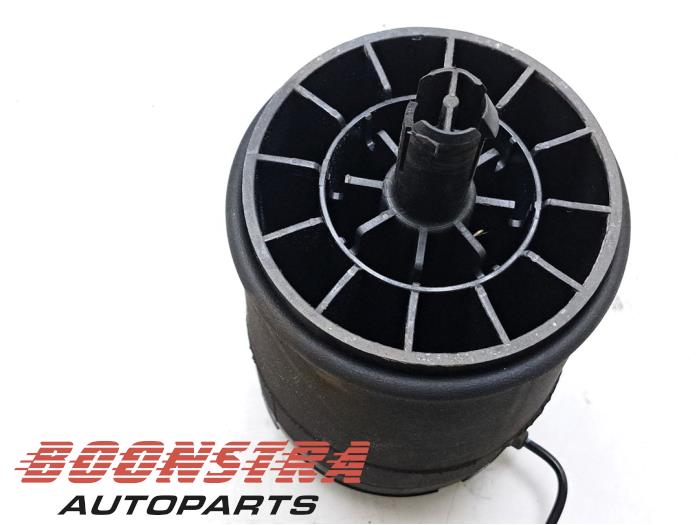 Begagnade Luftfjäder Landrover Range Rover IV (LG) 3.0 V6 P400 MHEV HST Pris € 49,95 Marginaltabell erbjuds av Boonstra Autoparts