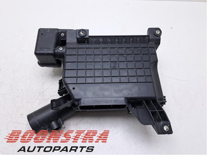 Begagnade Luftfilterhus Mitsubishi Outlander (GF/GG) 2.0 16V PHEV 4x4 Pris € 98,95 Marginaltabell erbjuds av Boonstra Autoparts