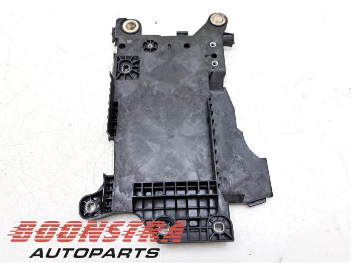 Begagnade Batterilåda BMW 2 serie Gran Coupe (F44) 218i 1.5 TwinPower Turbo 12V Pris € 24,95 Marginaltabell erbjuds av Boonstra Autoparts