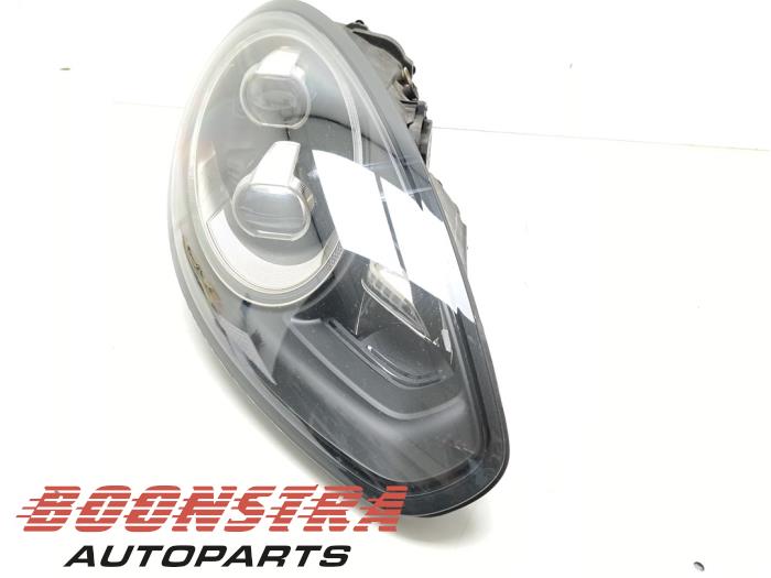 Używane Reflektor prawy Porsche Panamera (970) 4.8 V8 32V GTS Cena € 1.849,95 Procedura marży oferowane przez Boonstra Autoparts