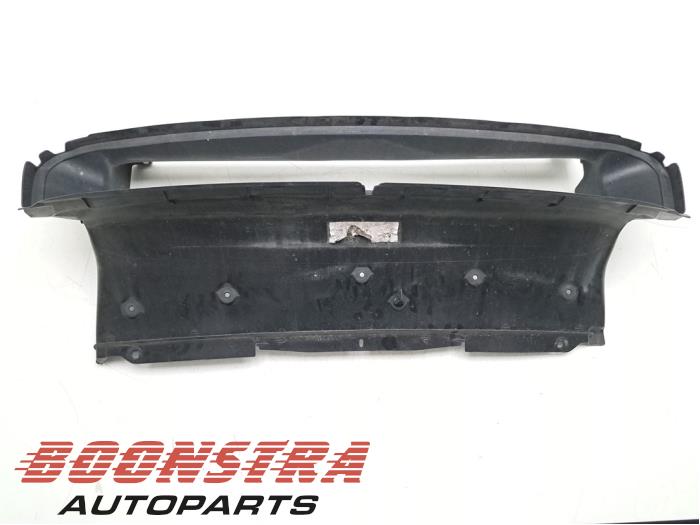 Begagnade Lufttratt Porsche Panamera (970) 4.8 V8 32V GTS Pris € 49,95 Marginaltabell erbjuds av Boonstra Autoparts