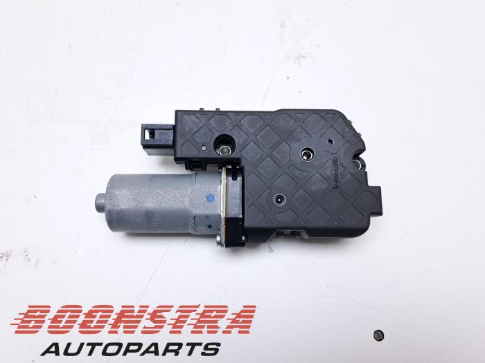 Używane Silnik szyberdachu Audi A4 Avant (B9) 2.0 40 T MHEV 16V Cena € 74,95 Procedura marży oferowane przez Boonstra Autoparts