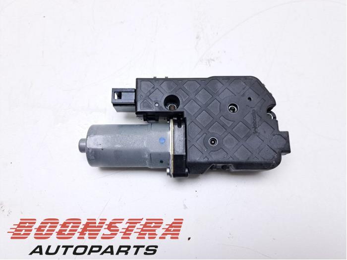 Używane Silnik szyberdachu Audi A4 Avant (B9) 2.0 40 T MHEV 16V Cena € 74,95 Procedura marży oferowane przez Boonstra Autoparts