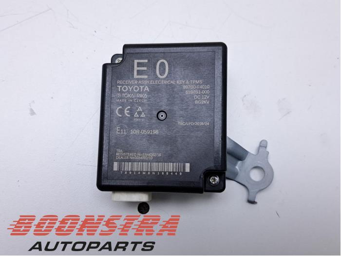 Begagnade Däcktrycksmodul Toyota C-HR (X1,X5) 1.8 16V Hybrid Pris € 58,95 Marginaltabell erbjuds av Boonstra Autoparts