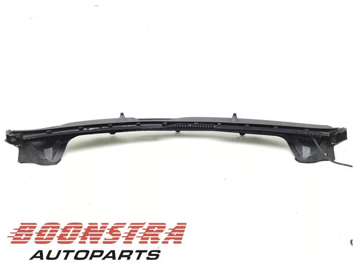 Używane Parawan Suzuki Baleno (EW/FW) 1.2 Dual Jet 16V Cena € 24,95 Procedura marży oferowane przez Boonstra Autoparts