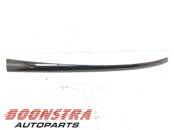 Używane Listwa ozdobna Ford Mustang Mach-E Cena € 149,95 Procedura marży oferowane przez Boonstra Autoparts