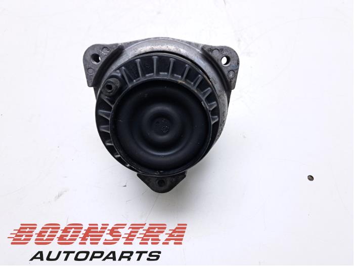 Used Engine mount BMW 5 serie (F10) 550i V8 32V TwinPower Turbo Price € 24,95 Margin scheme offered by Boonstra Autoparts