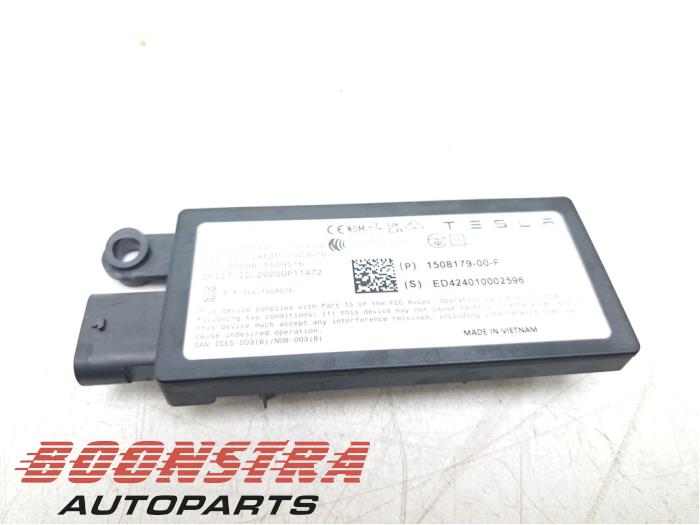 Używane Keyless Entry-Antena Tesla Model Y (5YJY) Long Range,Performance Cena € 24,95 Procedura marży oferowane przez Boonstra Autoparts