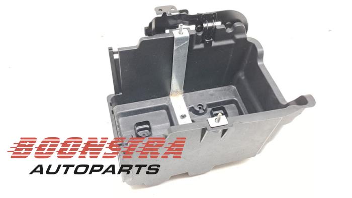 Begagnade Batterilåda Ford B-Max (JK8) 1.0 EcoBoost 12V 100 Pris € 24,95 Marginaltabell erbjuds av Boonstra Autoparts