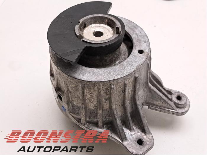 Usagé Support moteur Mercedes C (W205) C-220 2.2 CDI BlueTEC, C-220 d 16V Prix € 24,95 Règlement à la marge proposé par Boonstra Autoparts