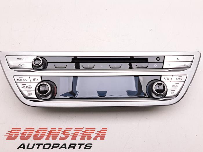 Używane Panel obslugi radia BMW 7 serie (G11/12) 740e,Le xDrive Cena € 299,95 Procedura marży oferowane przez Boonstra Autoparts