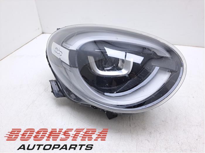 Używane Reflektor prawy Fiat 500X (334) 1.5 Hybrid Turbo 16V Cena € 500,00 Procedura marży oferowane przez Boonstra Autoparts