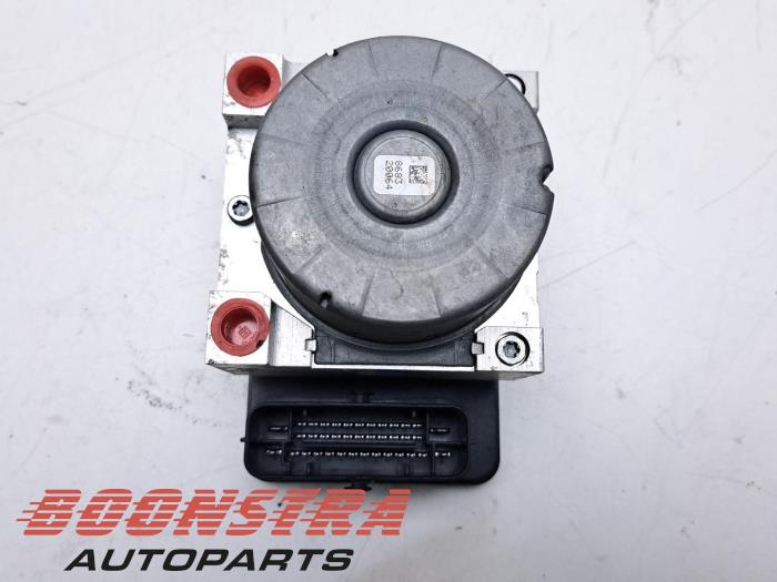 Usagé Pompe ABS Skoda Octavia Combi (5EAC) 1.0 TSI 12V Prix € 39,95 Règlement à la marge proposé par Boonstra Autoparts