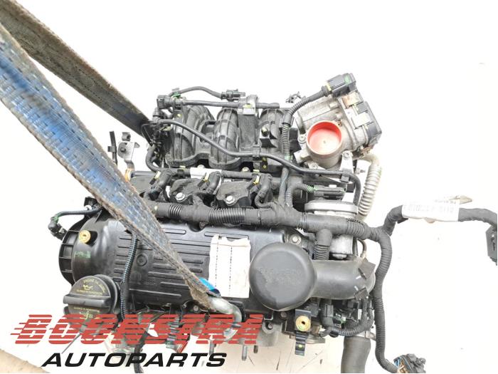 Motor van een Fiat 500 (312) 1.0 Hybrid 2020