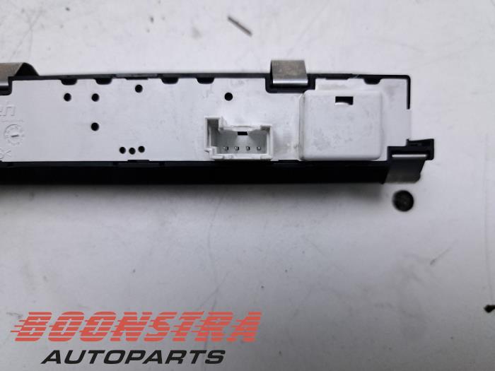 PDC-panel från en BMW 5 serie (F10) 535d xDrive 24V 2015