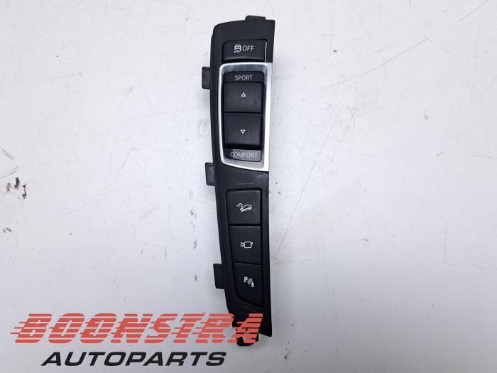 Używane Przelacznik ESP BMW 5 serie (F10) 535d xDrive 24V Cena € 24,95 Procedura marży oferowane przez Boonstra Autoparts