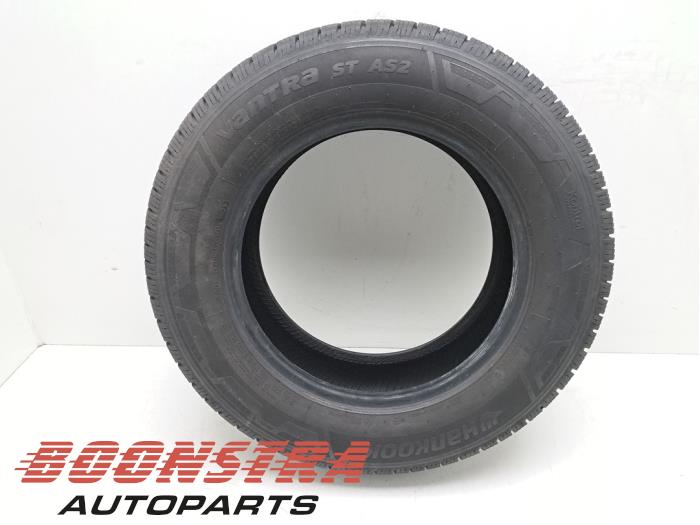 Używane Opona zimowa Peugeot Expert (V1/VA/VB/VE/VF/VT/VY) 1.6 Blue HDi 95 16V Cena € 60,44 Z VAT oferowane przez Boonstra Autoparts