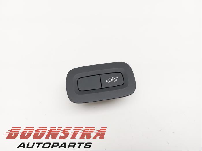 Gebrauchte Schalter Heckklappe Volvo S60 III (ZS) 2.0 T8 16V Twin Engine AWD Preis € 24,95 Margenregelung angeboten von Boonstra Autoparts