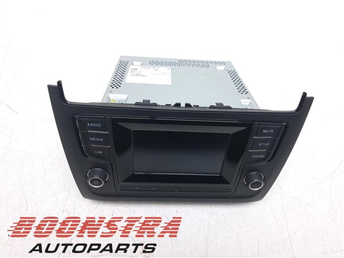 Używane Panel obslugi radia Volkswagen Polo Cena € 148,95 Procedura marży oferowane przez Boonstra Autoparts