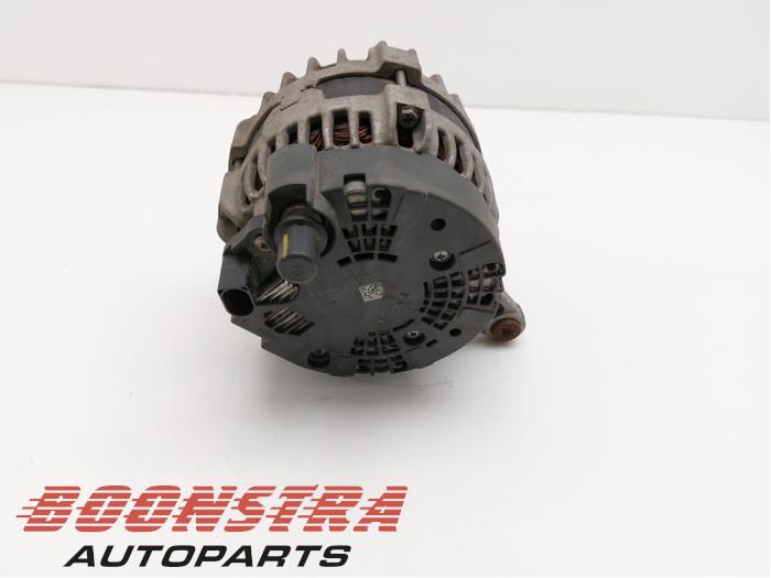 Dynamo d'un Mercedes-Benz E (R207) E-200 2.0 Turbo 16V 2016