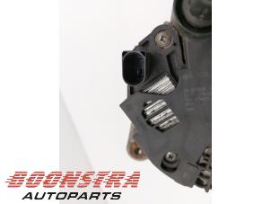 Dynamo d'un Mercedes-Benz E (R207) E-200 2.0 Turbo 16V 2016