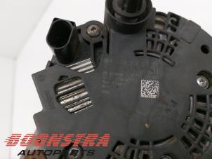 Dynamo d'un Mercedes-Benz E (R207) E-200 2.0 Turbo 16V 2016