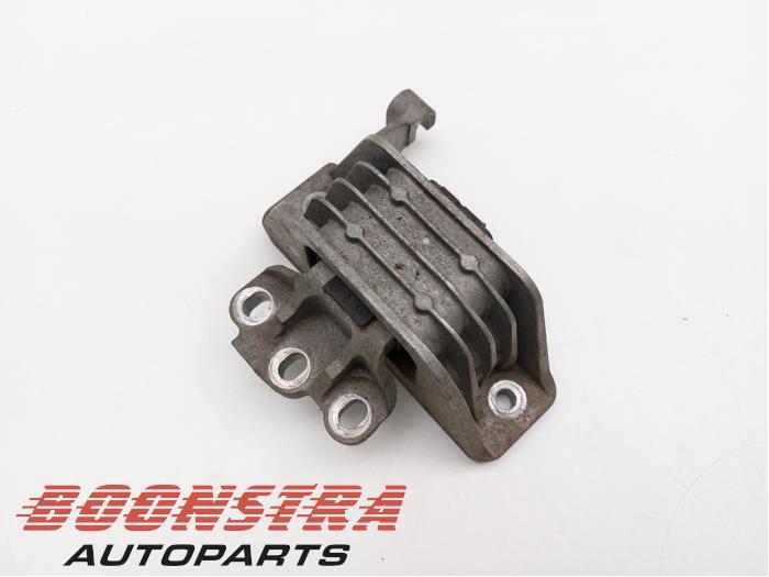 Usagé Support moteur Volkswagen Crafter (SY) 2.0 TDI FWD Prix € 67,76 Prix TTC proposé par Boonstra Autoparts