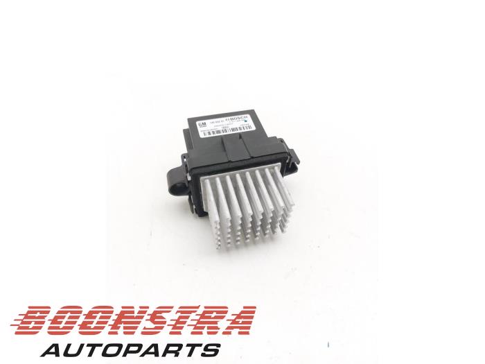 Usados Resistencia de calefactor Opel Astra J Sports Tourer (PD8/PE8/PF8) 1.6 CDTI 16V Precio € 24,95 Norma de margen ofrecido por Boonstra Autoparts