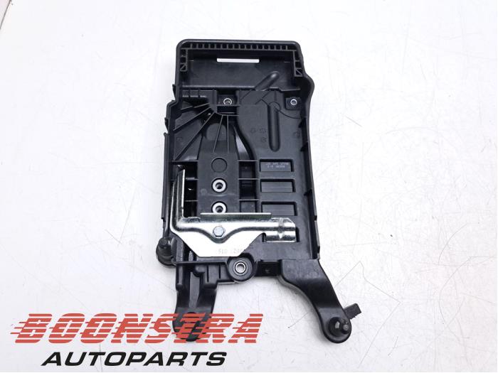 Begagnade Batterilåda Skoda Fabia IV (PJ3) 1.0 TSI 12V Pris € 37,95 Marginaltabell erbjuds av Boonstra Autoparts