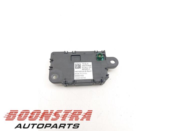Używane Antena Tesla Model 3 Long Range AWD 75 kWh Cena € 77,09 Z VAT oferowane przez Boonstra Autoparts