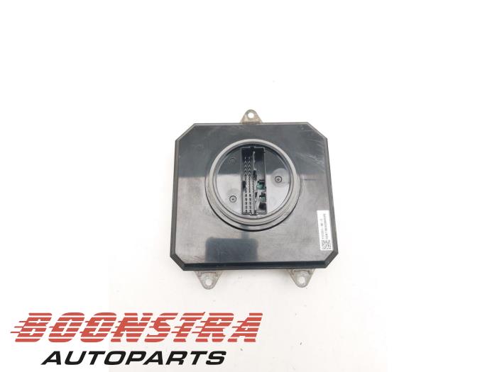 Używane Modułowy reflektor LED Tesla Model 3 Long Range AWD 75 kWh Cena € 54,45 Z VAT oferowane przez Boonstra Autoparts
