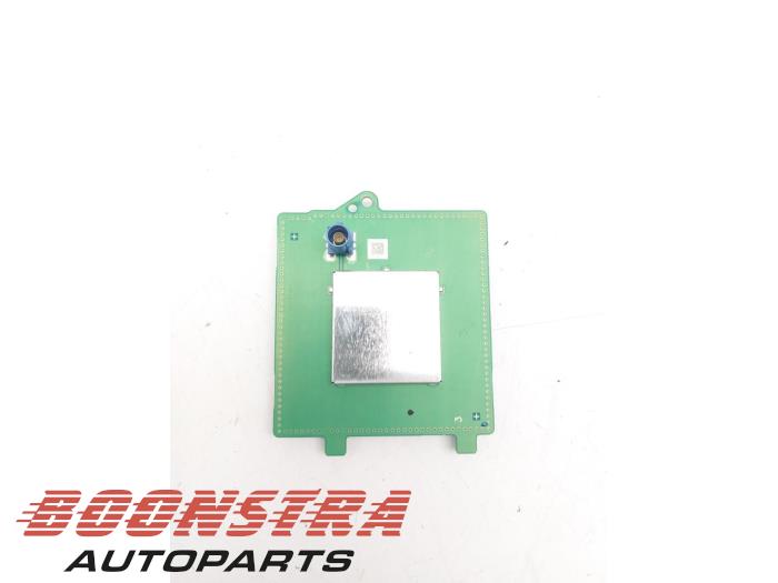 Używane Antena Tesla Model 3 Long Range AWD 75 kWh Cena € 45,31 Z VAT oferowane przez Boonstra Autoparts