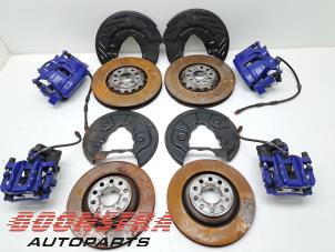 Begagnade Bromssats, komplett, fram + bak Volkswagen Golf VIII (CD1) 2.0 TSI R 16V 4Motion Pris € 1.499,95 Marginaltabell erbjuds av Boonstra Autoparts