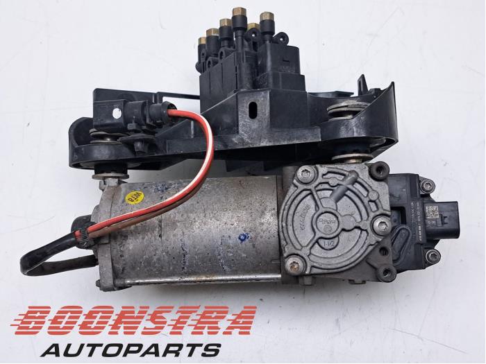 Begagnade Luftpump (fjädring) Tesla Model X 100X Pris € 595,00 Marginaltabell erbjuds av Boonstra Autoparts