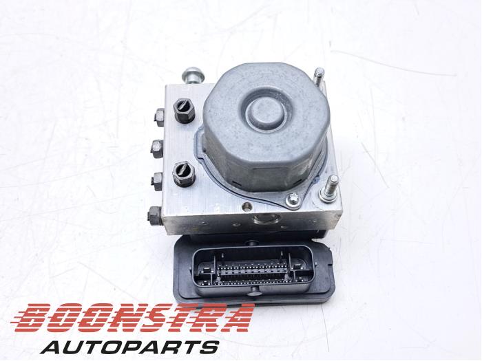 Używane Pompa ABS Renault Clio IV (5R) 0.9 Energy TCE 90 12V Cena € 24,95 Procedura marży oferowane przez Boonstra Autoparts