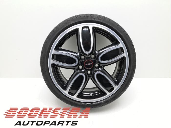 Używane Obrecz + Opona Mini Mini (F56) 2.0 16V Cooper S Cena € 249,95 Procedura marży oferowane przez Boonstra Autoparts