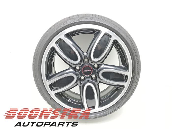 Używane Obrecz + Opona Mini Mini (F56) 2.0 16V Cooper S Cena € 249,95 Procedura marży oferowane przez Boonstra Autoparts