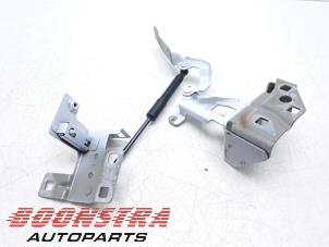 Gebrauchte Motorhaube Scharnier Opel Vivaro 1.6 CDTI 95 Euro 6 Preis € 60,44 Mit Mehrwertsteuer angeboten von Boonstra Autoparts