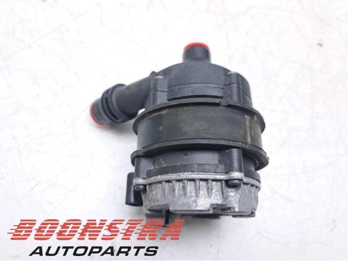 Begagnade Extra vattenpump BMW 3 serie (F30) 320i 2.0 16V Pris € 74,95 Marginaltabell erbjuds av Boonstra Autoparts