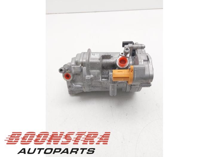 Compresseur d'un Mercedes-Benz A (177.0) 1.3 A-250 e Turbo 16V 2023