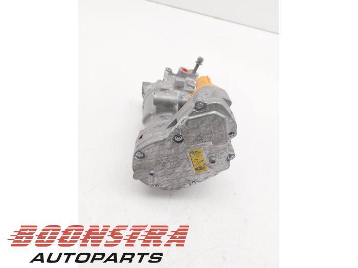 Compresseur d'un Mercedes-Benz A (177.0) 1.3 A-250 e Turbo 16V 2023
