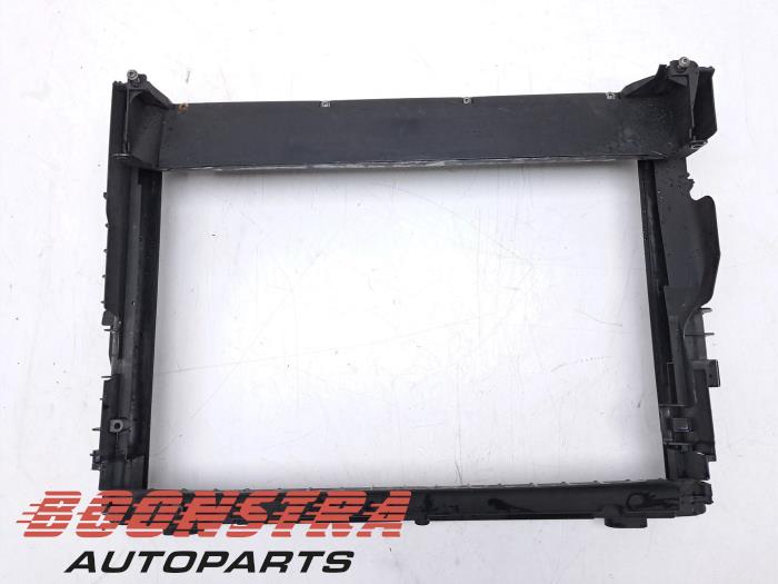 Begagnade Lufttratt BMW M5 (E60) 5.0 V10 40V Pris € 72,95 Marginaltabell erbjuds av Boonstra Autoparts