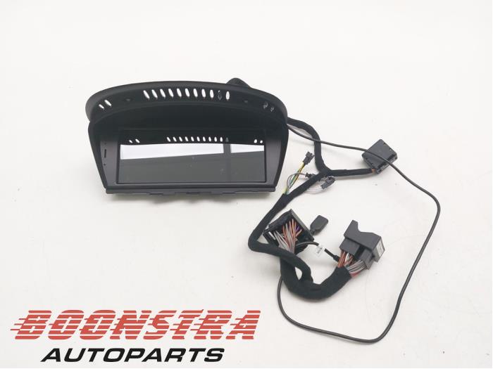 Używane Radio BMW M5 (E60) 5.0 V10 40V Cena € 129,95 Procedura marży oferowane przez Boonstra Autoparts