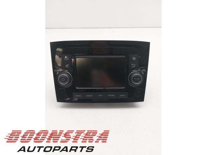 Używane Radio Fiat Doblo Cargo (263) 1.6 D Multijet Cena € 508,14 Z VAT oferowane przez Boonstra Autoparts